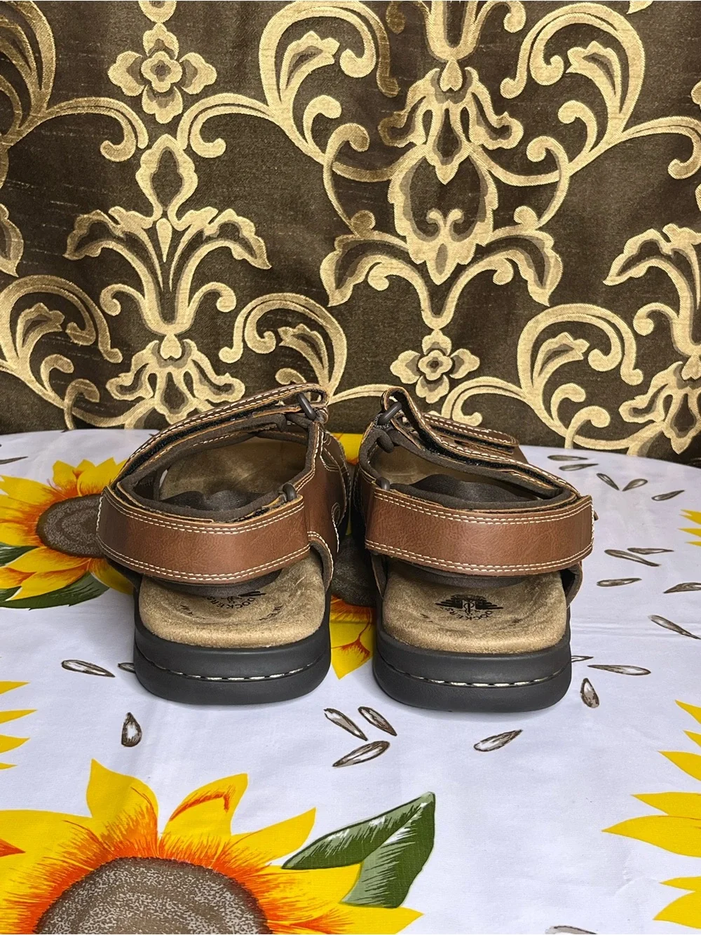 Dockers Men's Newpage River Sandals US M11 - Rust